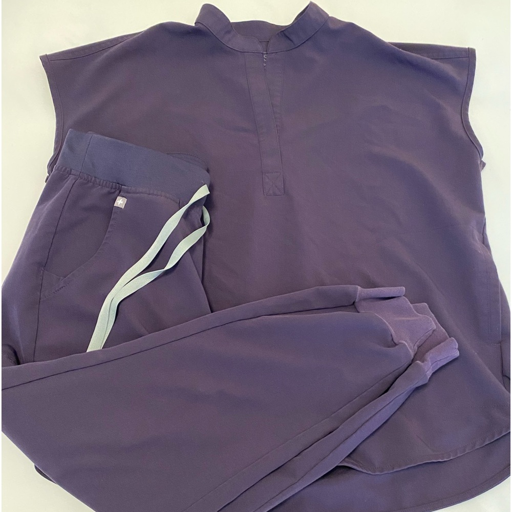Figs Rafaela Scrub Top & Petite Zamora Joggers Size Small in Purple Shadow